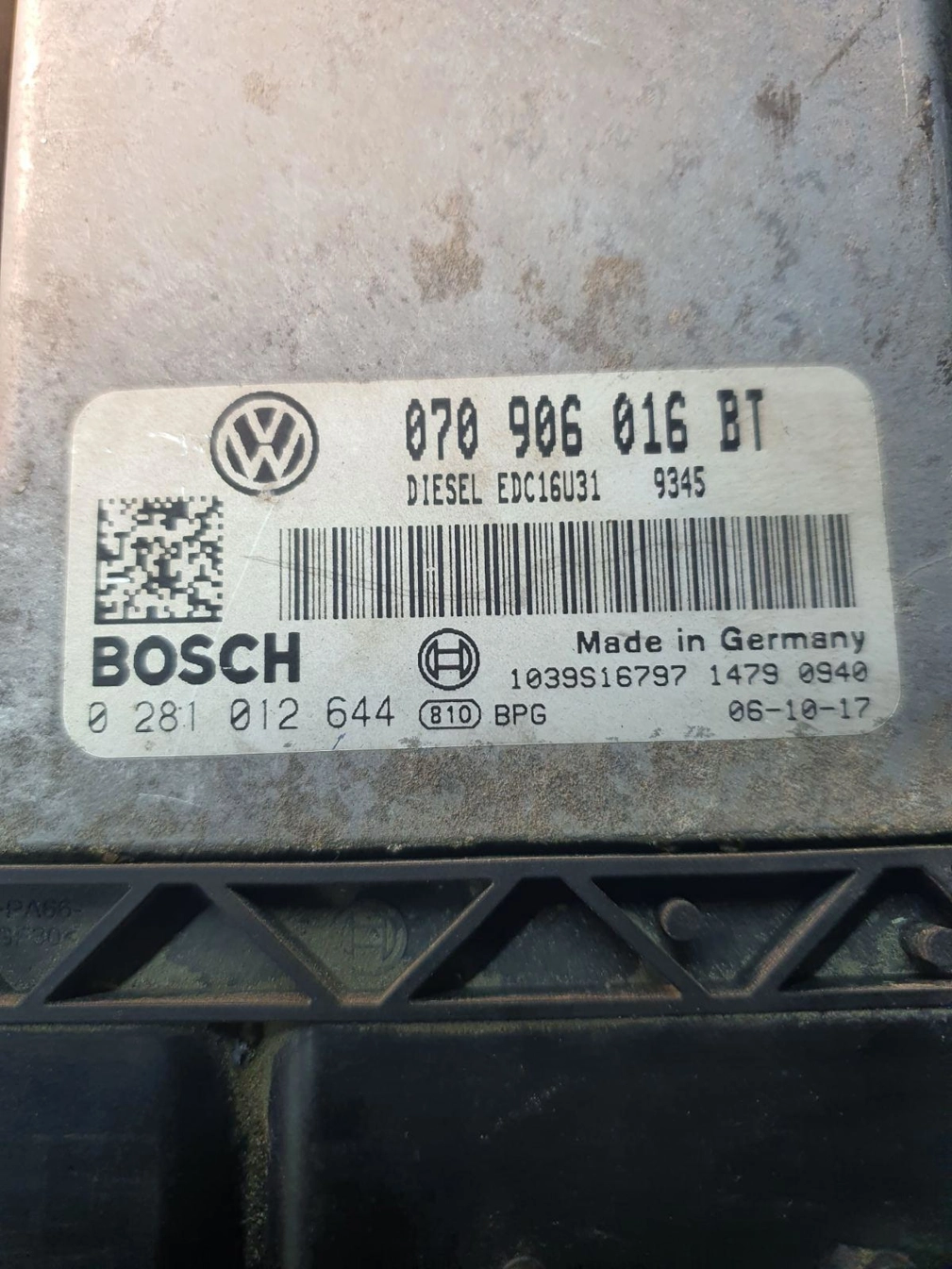 0281012644 070906016BT 9676 1037383854 EDC16U31 VW TOUAREG 2.5TDI 2006Y ATgearbox BDM100 BDM FULL.rar