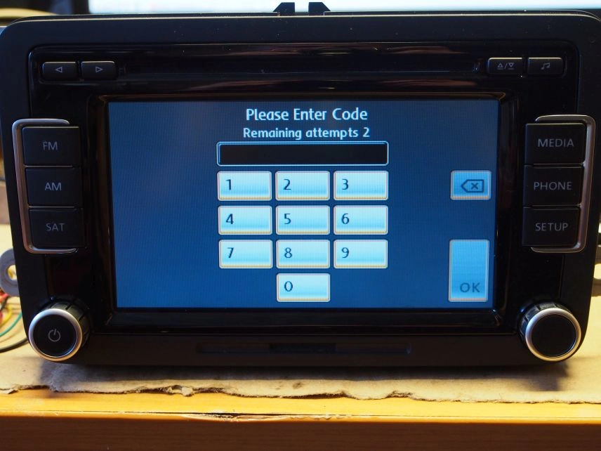 1K0035180AFX RADIO VW CODE1503 S29GL128N FLASH.rar