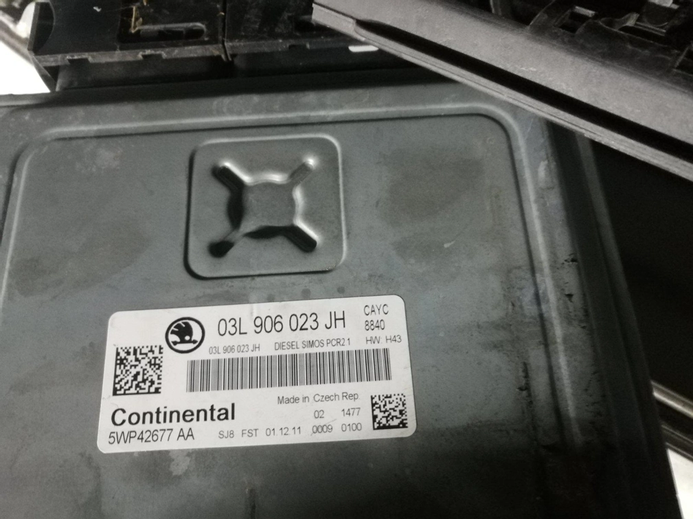 5WP42677AA 03L906023JH SM2F0L9500000 CAYC8840 PCR2.1 Skoda Oktavia 1.6TDI MTgearbox BOOT FULL.rar
