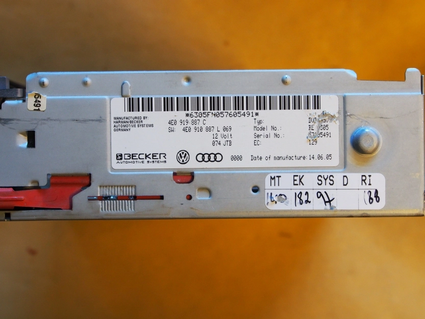 4E0919887C NAVI DVD Audi A8 2004Y 24C64 EEP.rar