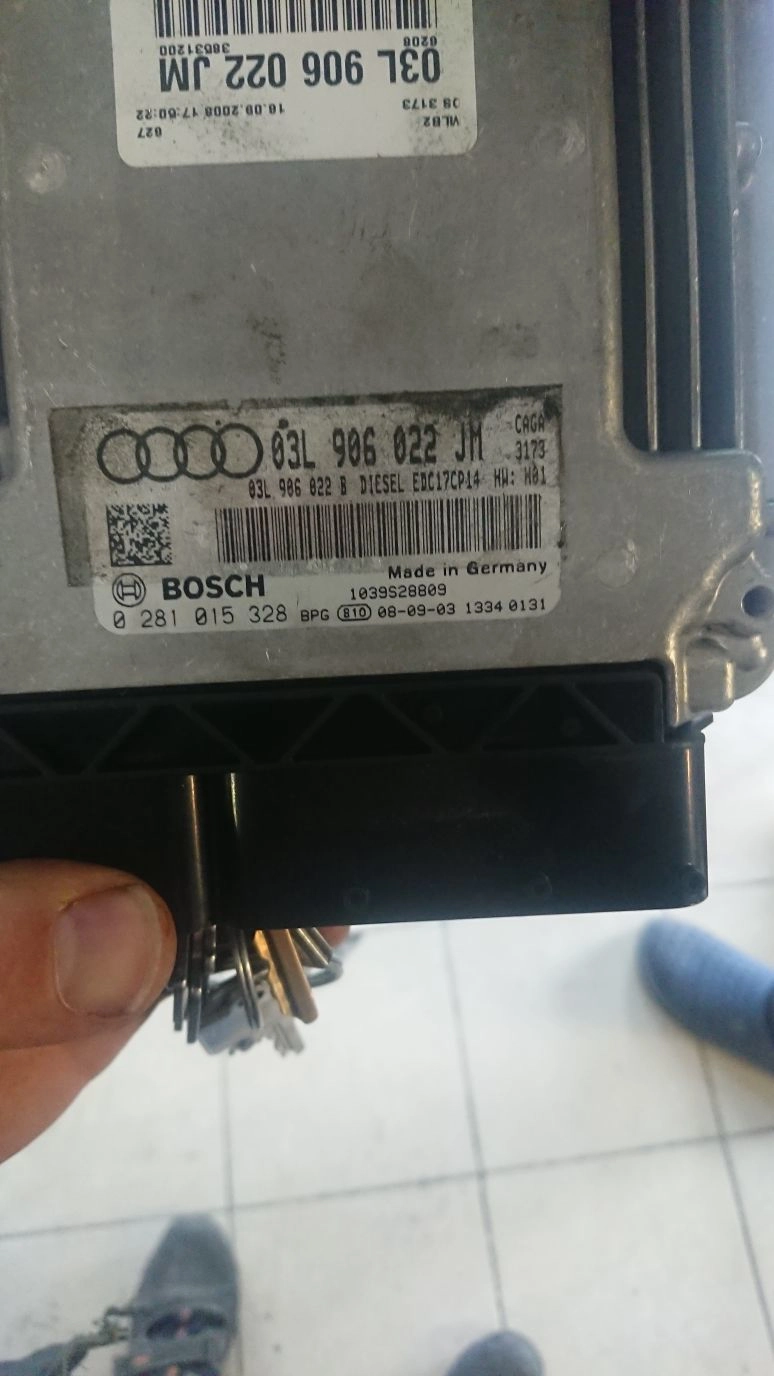 0281015328 03L906022JM 9977 03L906022B 1037560583 EDC17CP14 Audi A4 2.0TDI 105kW CAGA MTgearbox maps OBD.rar