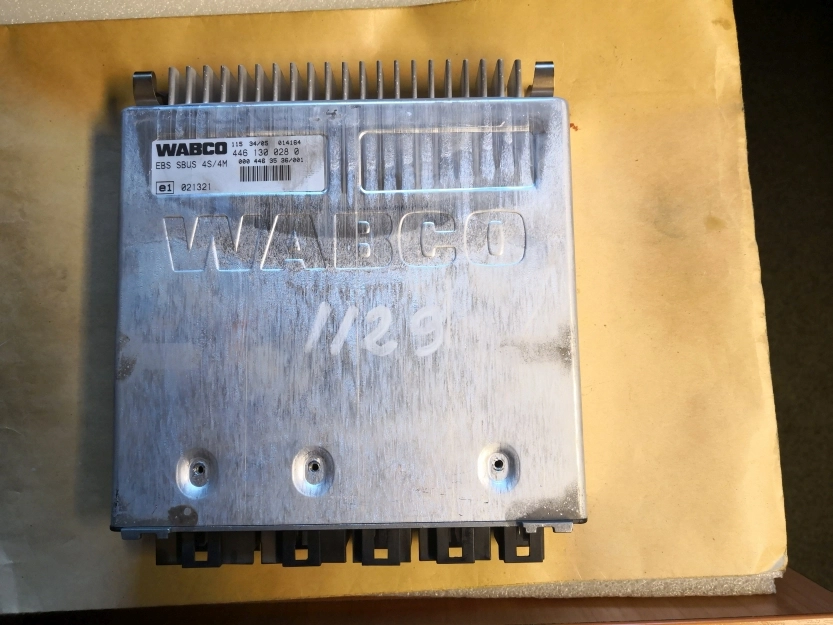 4461300280 EBS ECU Bus 4S 4M MERCEDES BUS WABCO FULL.rar