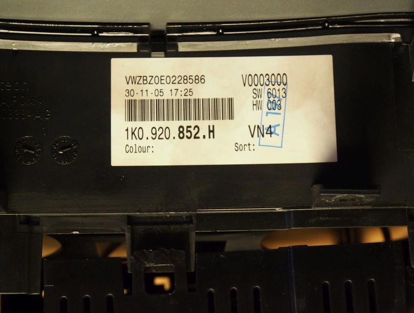 1K0920852H VISTEON DASH VW GOLFV ERRORFIX 95160 EEP.rar