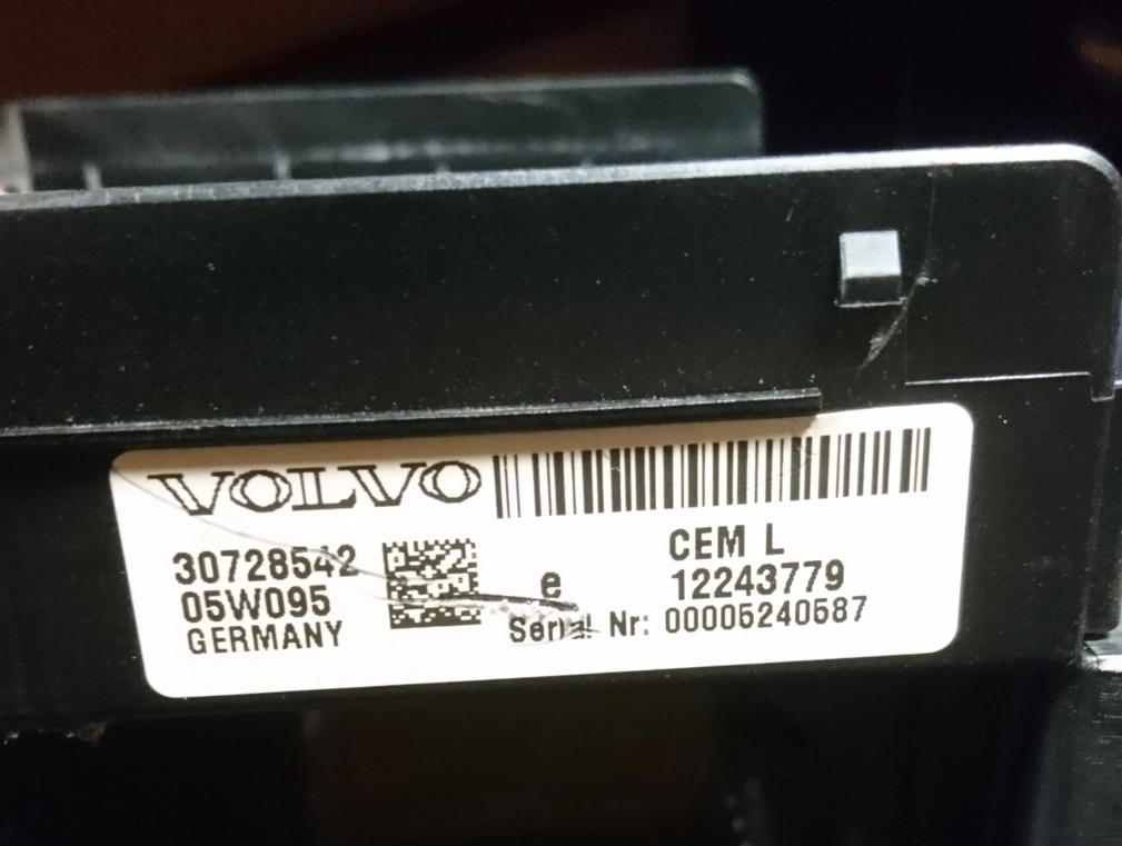 30728542 05W095 12243779 00005240587 CEM L VOLVO XC70 2005 93c86 M32 FULL.rar