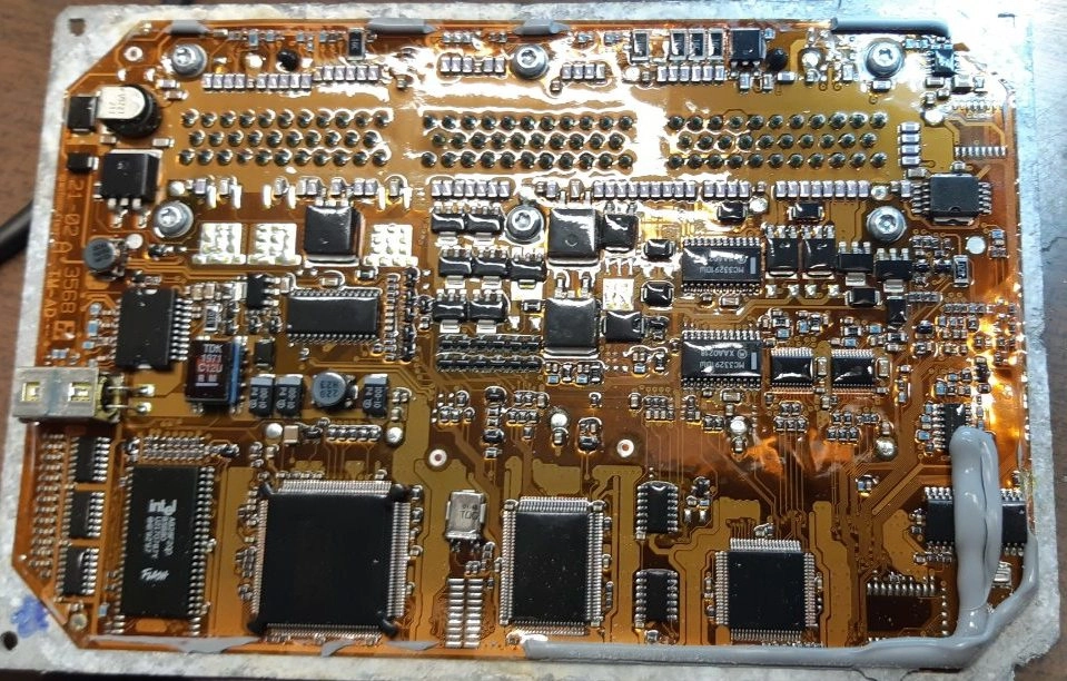 P56044357AB 06A2400RQS4G TEM1632RQS4G Jeep Cherokee 4.0i 2002 68HC11K4 ORI+IMMOOFF EEP.rar