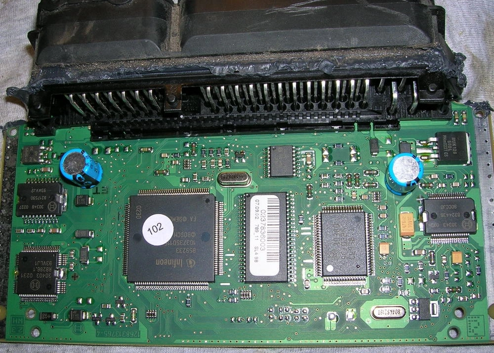 0261207190 036906032G 4433 ME7.5.1 VW GOLF 1.4i 2002Y 95040 ORI+IMMOOFF EEP.rar