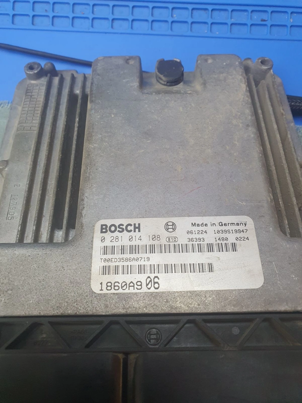 0281014108 1860A906 1037393541 EDC16U31 MITSUBISHI OUTLANDER 2.0DI-D 103kW 2007Y ATgearbox BENCH PCM FULL.7z